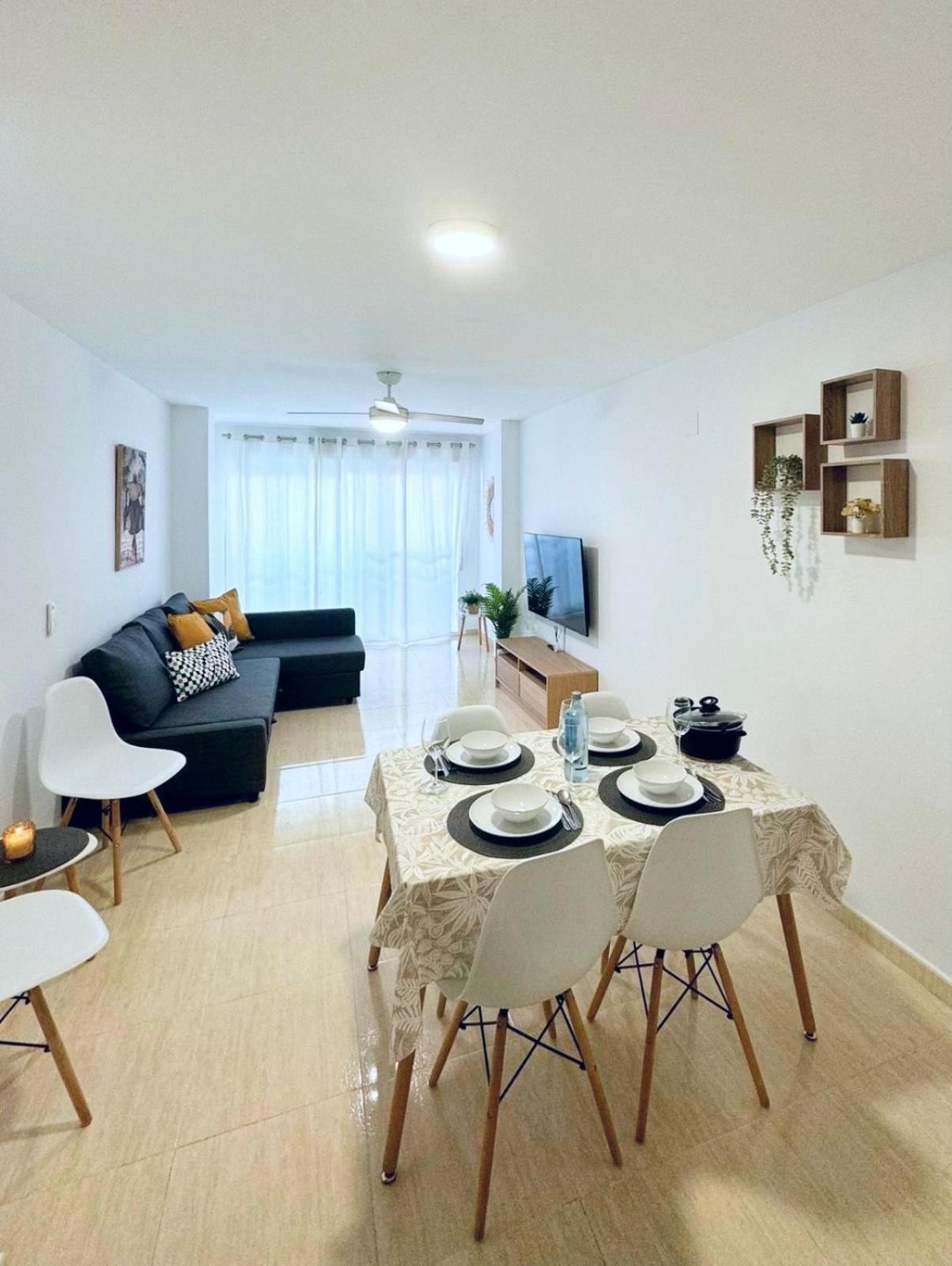 Apartment Amplio Piso Con Parking En By Bebalmy *